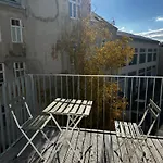 Altbaujuwel Mit Terrasse, Top 15