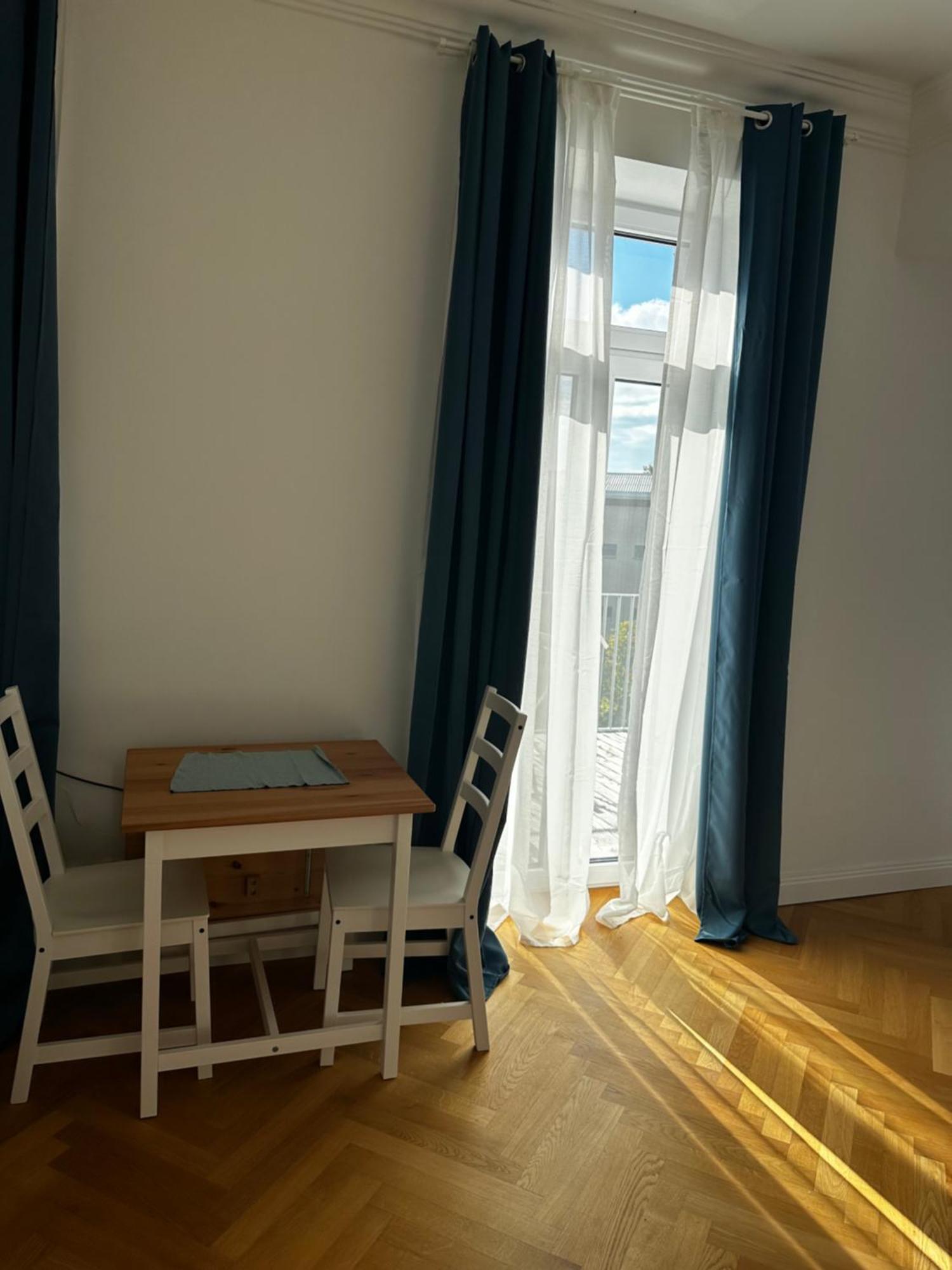 Apartment Altbaujuwel Mit Terrasse, 15 Wien